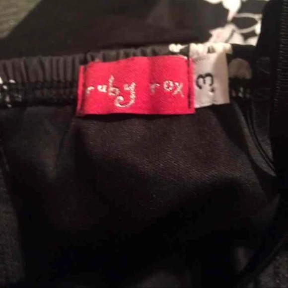 Ruby Rox size 3 sundress pink black floral - Picture 3 of 4